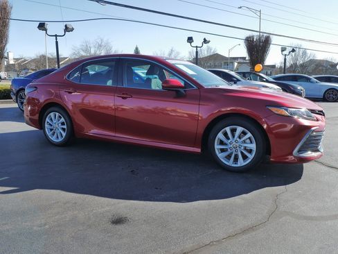 Used 2024 Toyota Camry LE image 4
