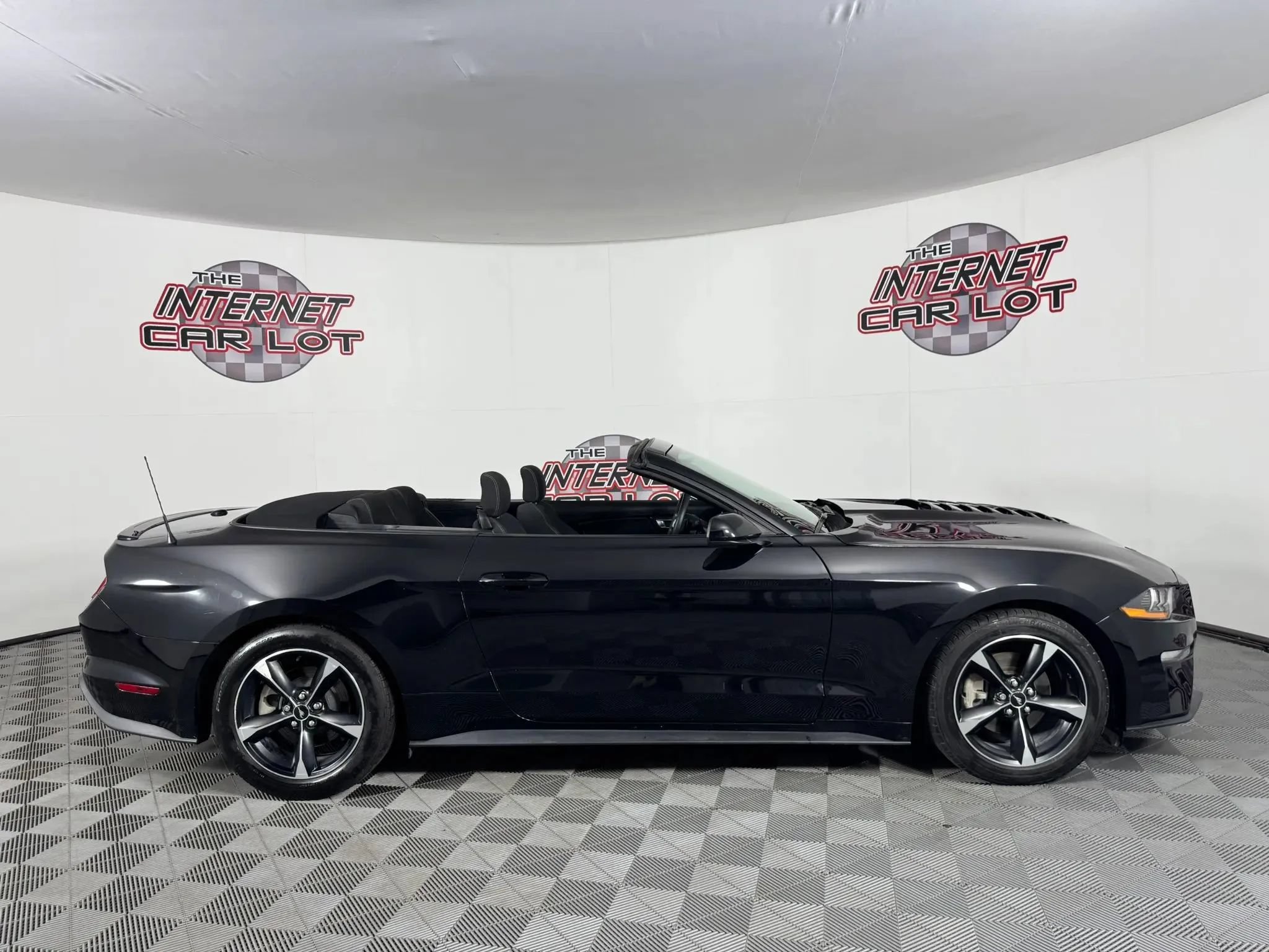 Used 2020 Ford Mustang Convertible w/ Equipment Group 101A RWD image 14