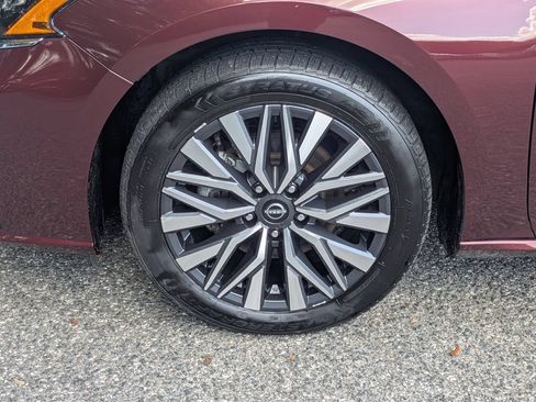 Used 2024 Nissan Altima 2.5 SV FWD image 10