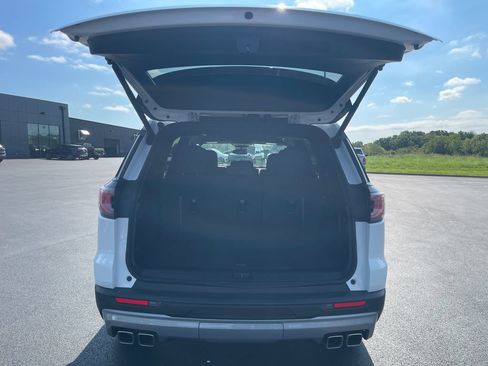 Used 2025 GMC Acadia Elevation FWD image 9