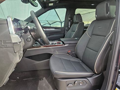 New 2026 Cadillac Escalade ESV Luxury w/ LPO, Floor Liner Package AWD/4WD image 24