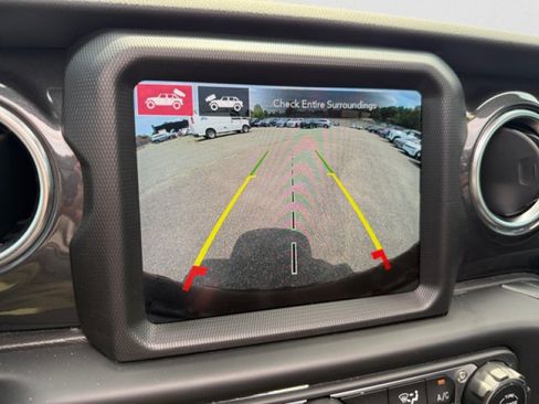 Used 2023 Jeep Wrangler Unlimited Rubicon 392 AWD/4WD image 17