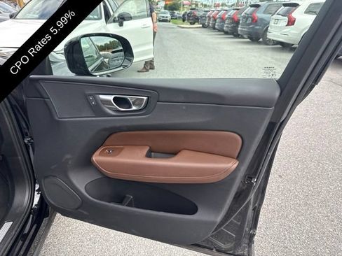 Used 2023 Volvo XC60 B5 Plus w/ Climate Package AWD/4WD image 4