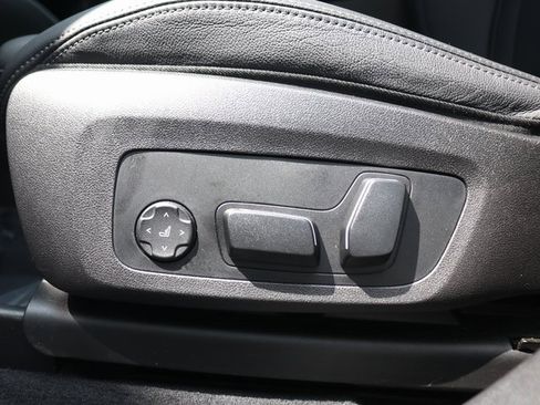 Used 2025 BMW X4 xDrive30i image 9