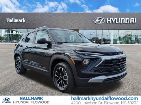 Used 2025 Chevrolet TrailBlazer LT image 1