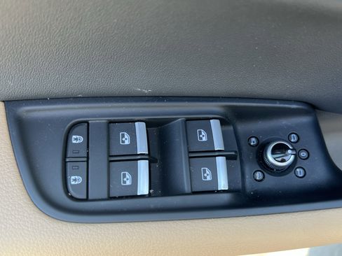 Used 2025 Audi Q7 3.0T Premium w/ Convenience Package image 15