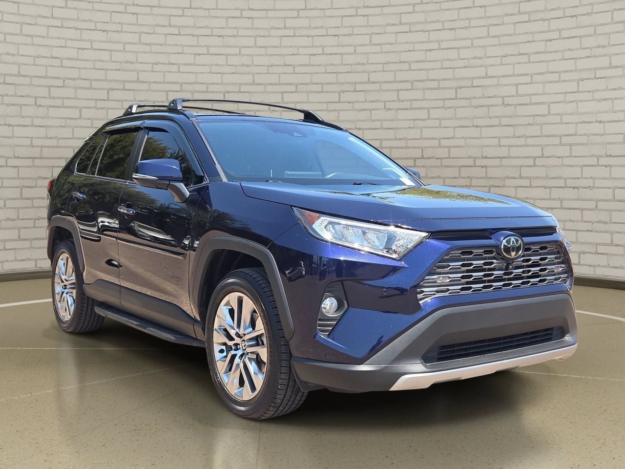 Used 2020 Toyota RAV4 Limited FWD image 3