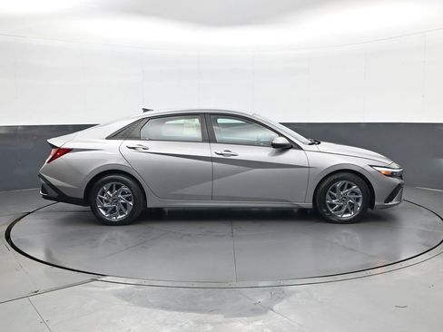 Certified 2024 Hyundai Elantra SEL image 4