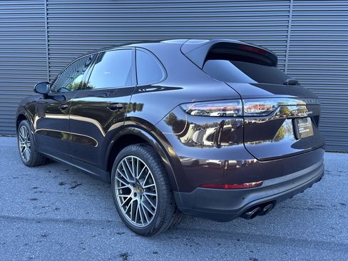 Certified 2022 Porsche Cayenne Platinum Edition image 5