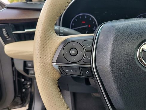 Used 2019 Toyota Avalon Limited image 18