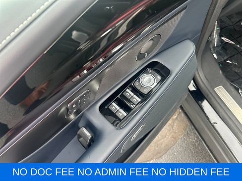 Used 2025 Lincoln Nautilus Reserve AWD/4WD image 13