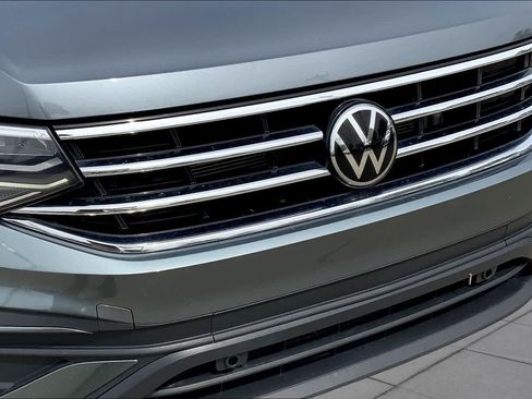 Used 2024 Volkswagen Tiguan SE FWD image 31