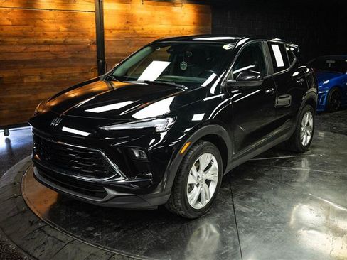 Used 2024 Buick Encore GX Preferred FWD image 2