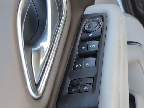 Used 2023 Chevrolet Tahoe LT RWD image 16