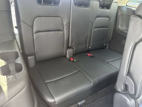 Used 2023 Nissan Pathfinder SL FWD image 12