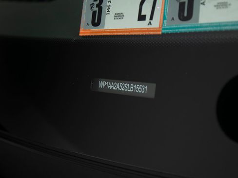 Certified 2025 Porsche Macan image 41