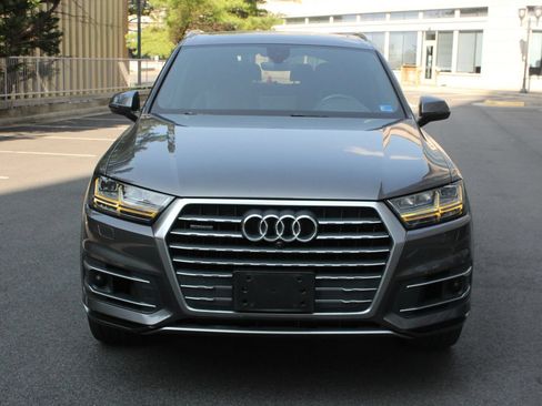 Used 2018 Audi Q7 3.0T Prestige AWD/4WD image 3