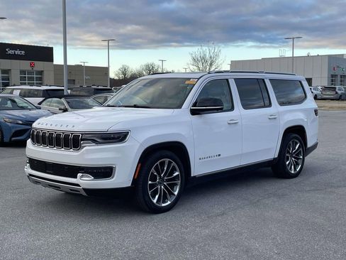 Used 2023 Jeep Wagoneer L Series III w/ Premium Group I image 24