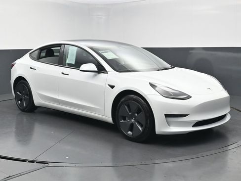 Used 2023 Tesla Model 3 Standard Range RWD image 2