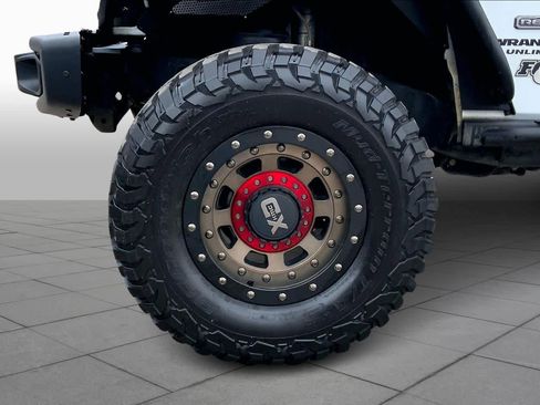 Used 2017 Jeep Wrangler Unlimited Rubicon image 9