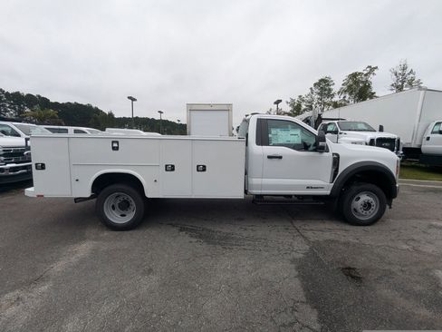 New 2025 Ford F550 4x4 Regular Cab Super Duty image 4