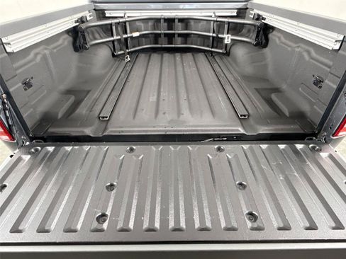 Used 2020 Nissan Frontier SV w/ Midnight Edition Floor Mats RWD image 30