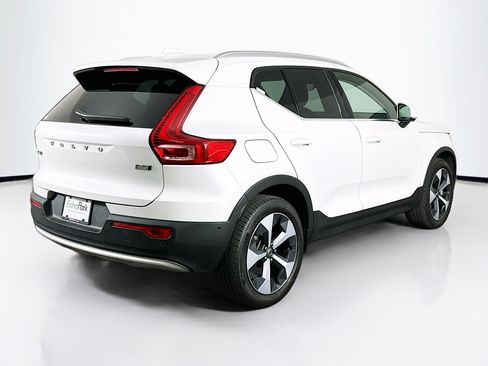 Used 2025 Volvo XC40 B5 Plus AWD/4WD image 9