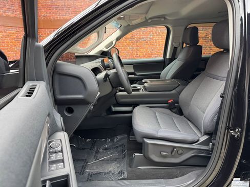 Used 2025 Ford Expedition Active image 19