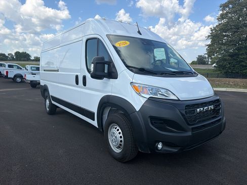 Used 2026 RAM ProMaster 2500 w/ Convenience Group FWD image 3