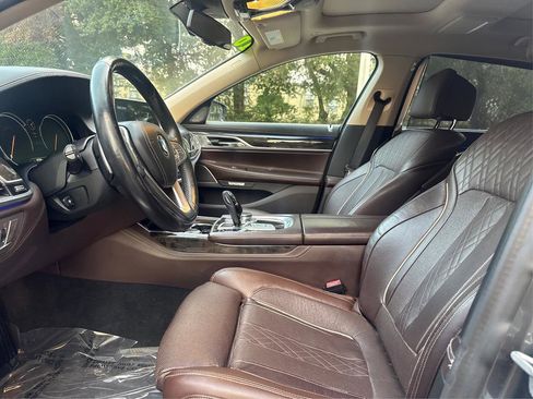 Used 2016 BMW 740i image 9