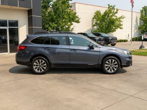 Used 2017 Subaru Outback 2.5i Limited AWD/4WD image 8