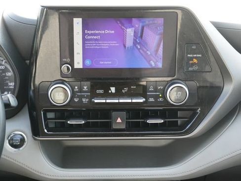 Used 2023 Toyota Highlander LE FWD image 13