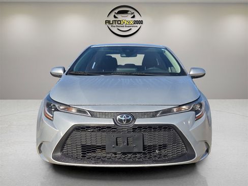 Used 2021 Toyota Corolla LE image 2