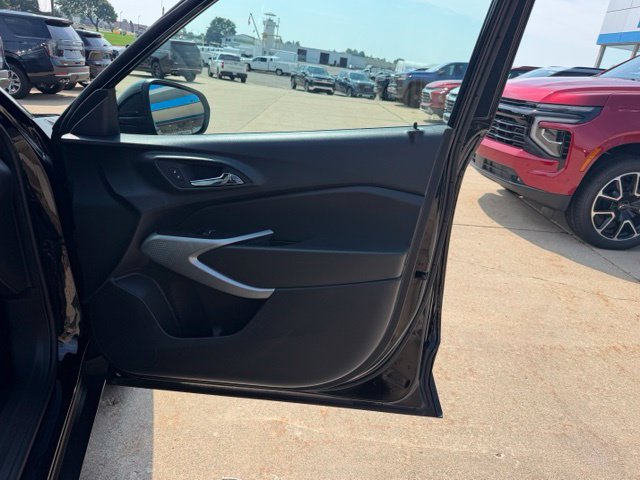 Certified 2024 Chevrolet Trax RS w/ Sunroof Package FWD image 37