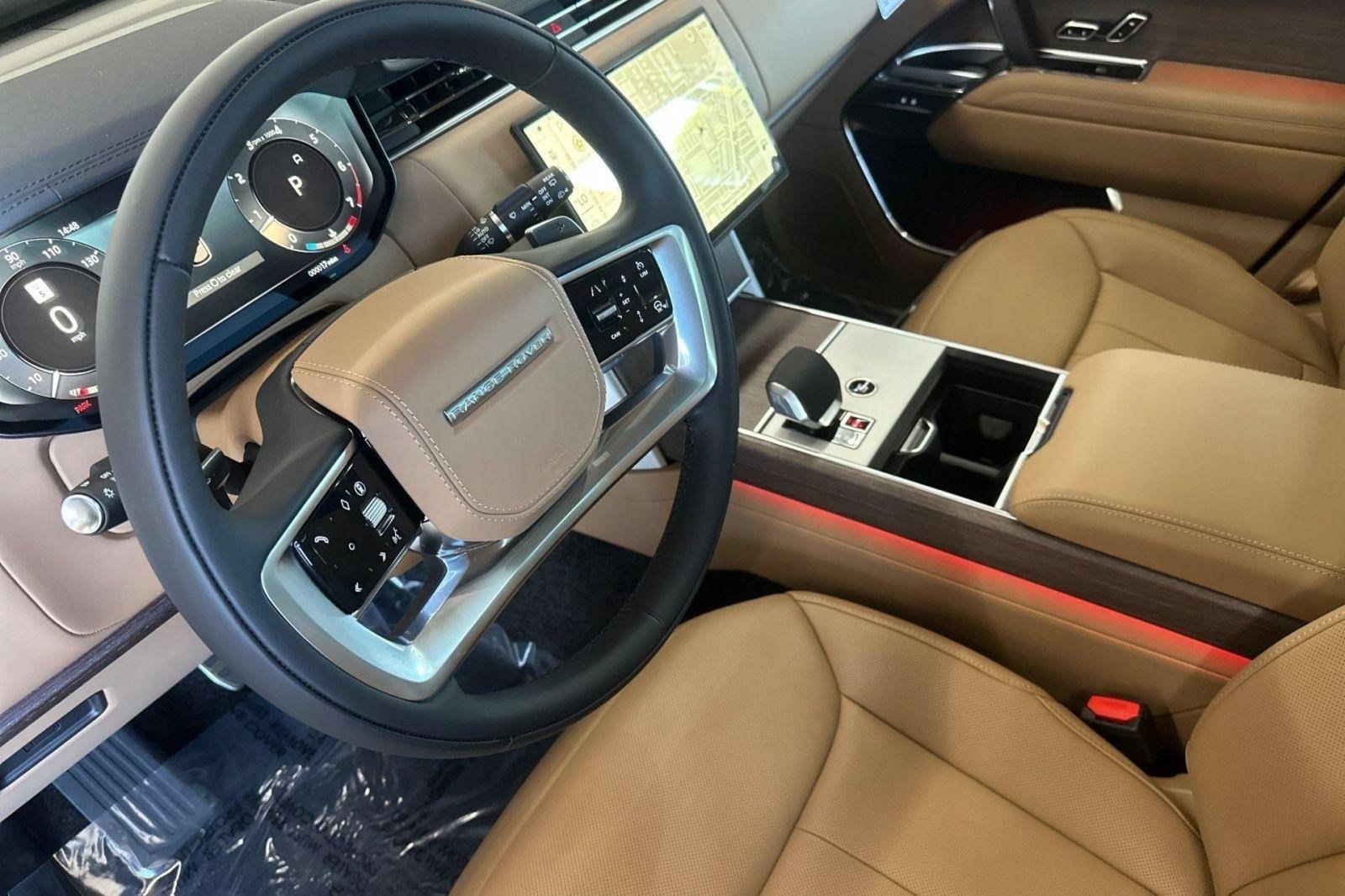New 2026 Land Rover Range Rover Long Wheelbase SE AWD/4WD image 13