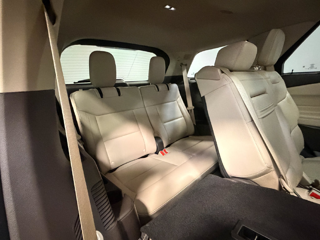 Used 2023 Ford Explorer Platinum w/ Technology Package AWD/4WD image 70
