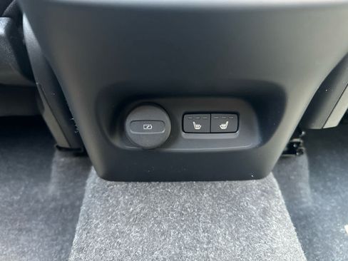 Used 2024 Volvo XC40 B5 Plus w/ Protection Package Premier AWD/4WD image 27