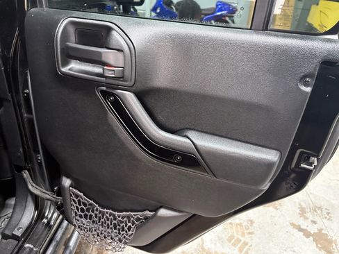 Used 2017 Jeep Wrangler Unlimited Sahara image 15