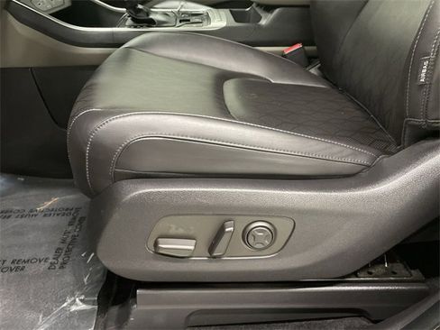 Used 2025 Kia Carnival image 23