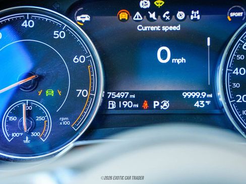 Used 2017 Bentley Bentayga image 28