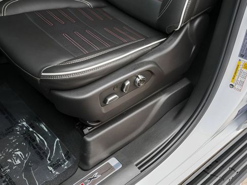 Used 2025 GMC Sierra 2500 AT4X image 11