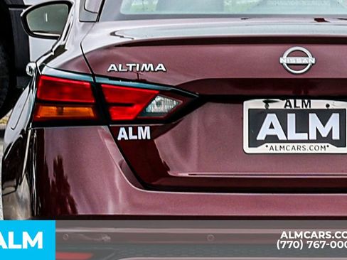 Used 2025 Nissan Altima 2.5 SV FWD image 13
