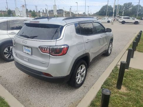 Used 2025 Jeep Compass Latitude AWD/4WD image 13