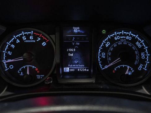 Used 2020 Toyota Tacoma TRD Off-Road w/ Advanced Technology Package image 18