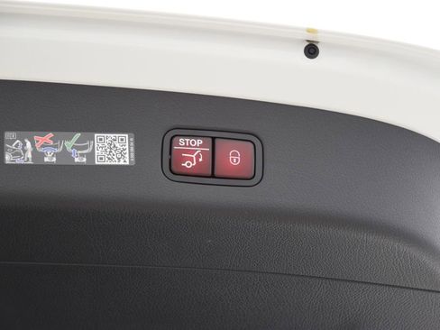 Used 2026 Mercedes-Benz GLC 300 4MATIC image 30