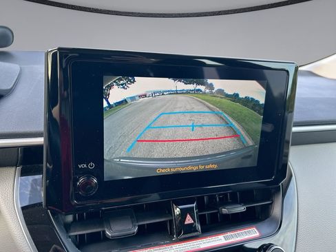 Used 2025 Toyota Corolla LE FWD image 22