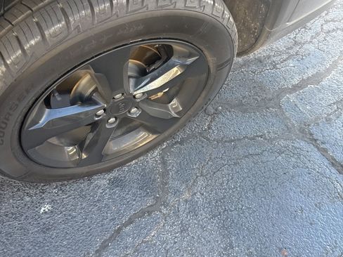 Used 2022 Jeep Grand Cherokee L Laredo image 5