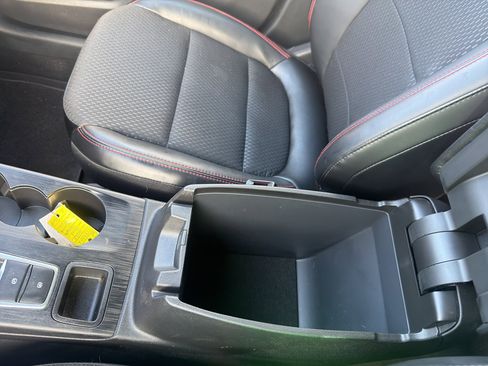 Used 2025 Ford Escape ST-Line w/ Tech Pack #1 FWD image 33