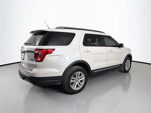 Used 2019 Ford Explorer XLT w/ Equipment Group 202A AWD/4WD image 5