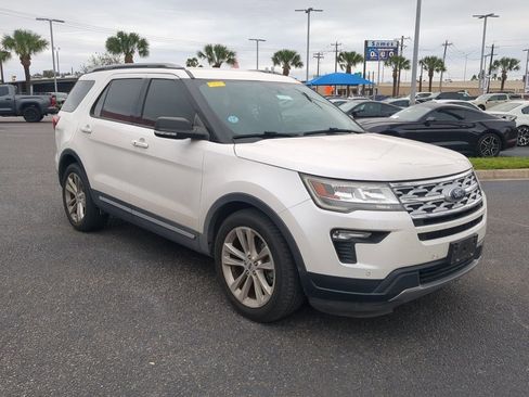 Used 2019 Ford Explorer XLT w/ Equipment Group 202A image 7